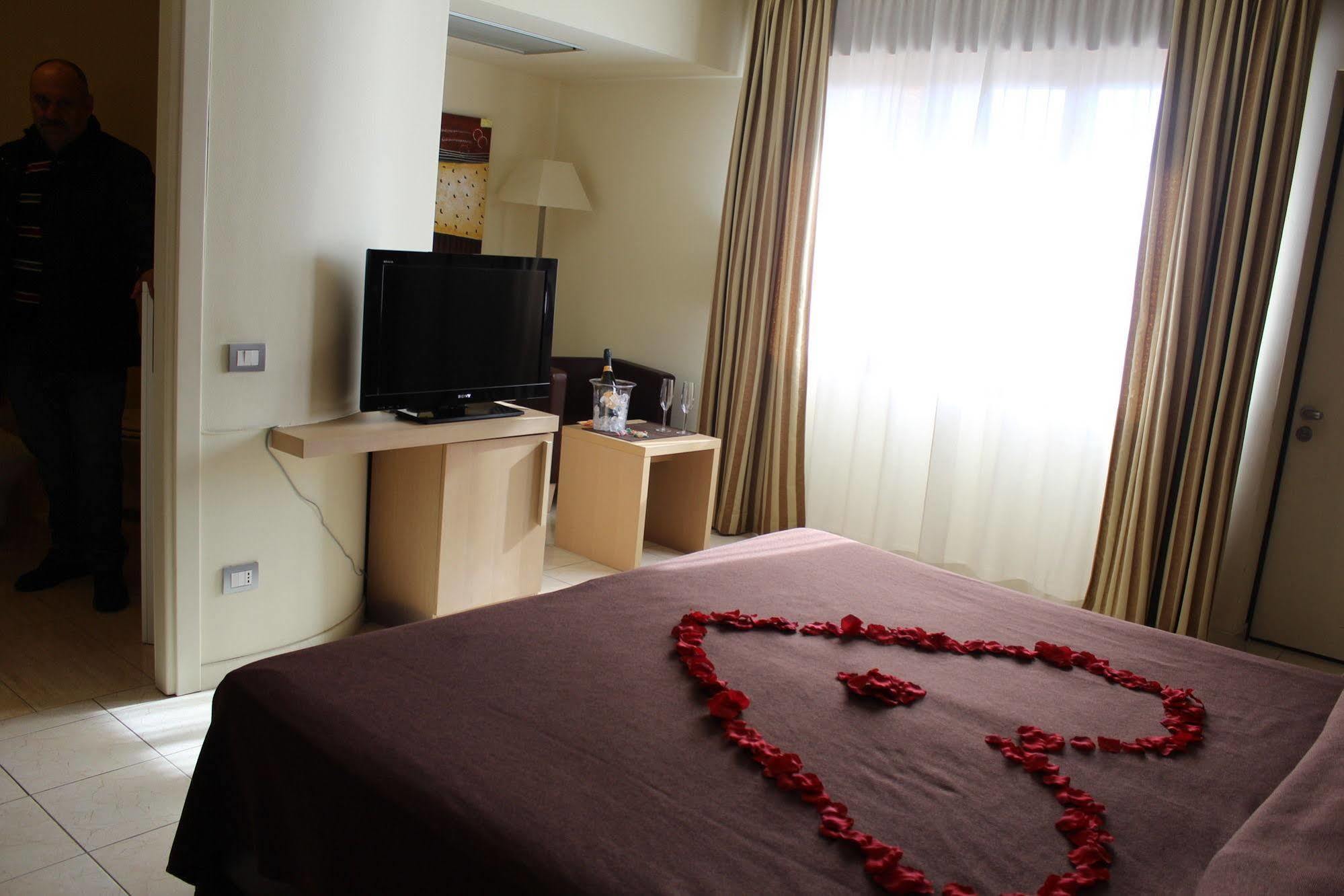 Blue Relais Garda Hotel Carpenedolo ภายนอก รูปภาพ