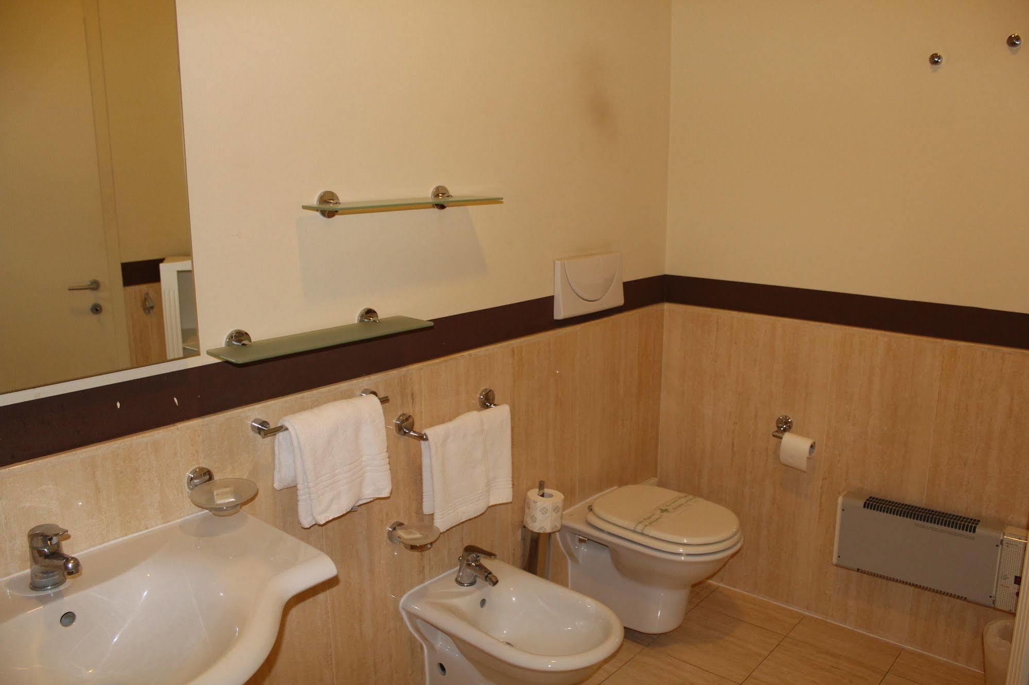 Blue Relais Garda Hotel Carpenedolo ภายนอก รูปภาพ